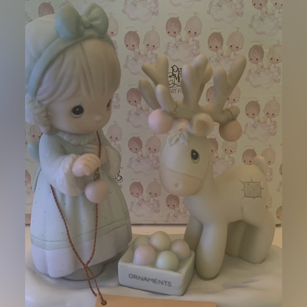 Precious Moments 1989 Merry Christmas Deer
522317 - Picture 1 of 9